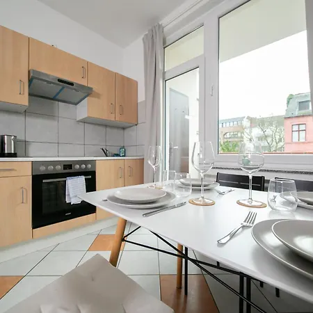 - With Balcony - Kitchen & 公寓